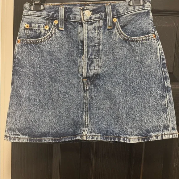 Levi's Denim Skirt ICON Stretch Worn Once EXC LIKE NEW CONDITION - Picture 5 of 17